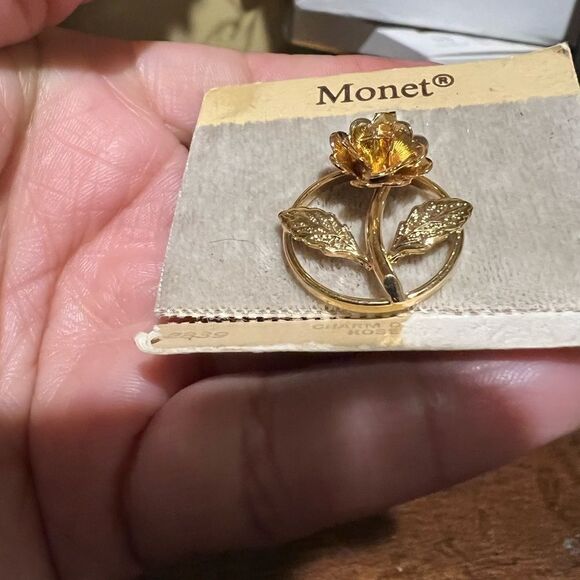 🆕  MONET GOLD ROSE PENDANT - Picture 1 of 2